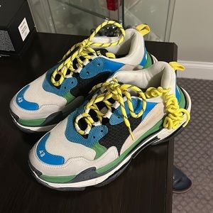 Balenciaga triple s size43 US 10.5